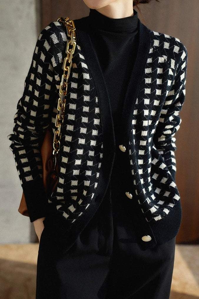 V-neck plaid raglan knit cardigan