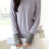 Knitted sweater in fake two-piece style with color-blocking splicing