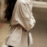 Simple lapel trench coat.