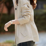 Simple lapel trench coat.