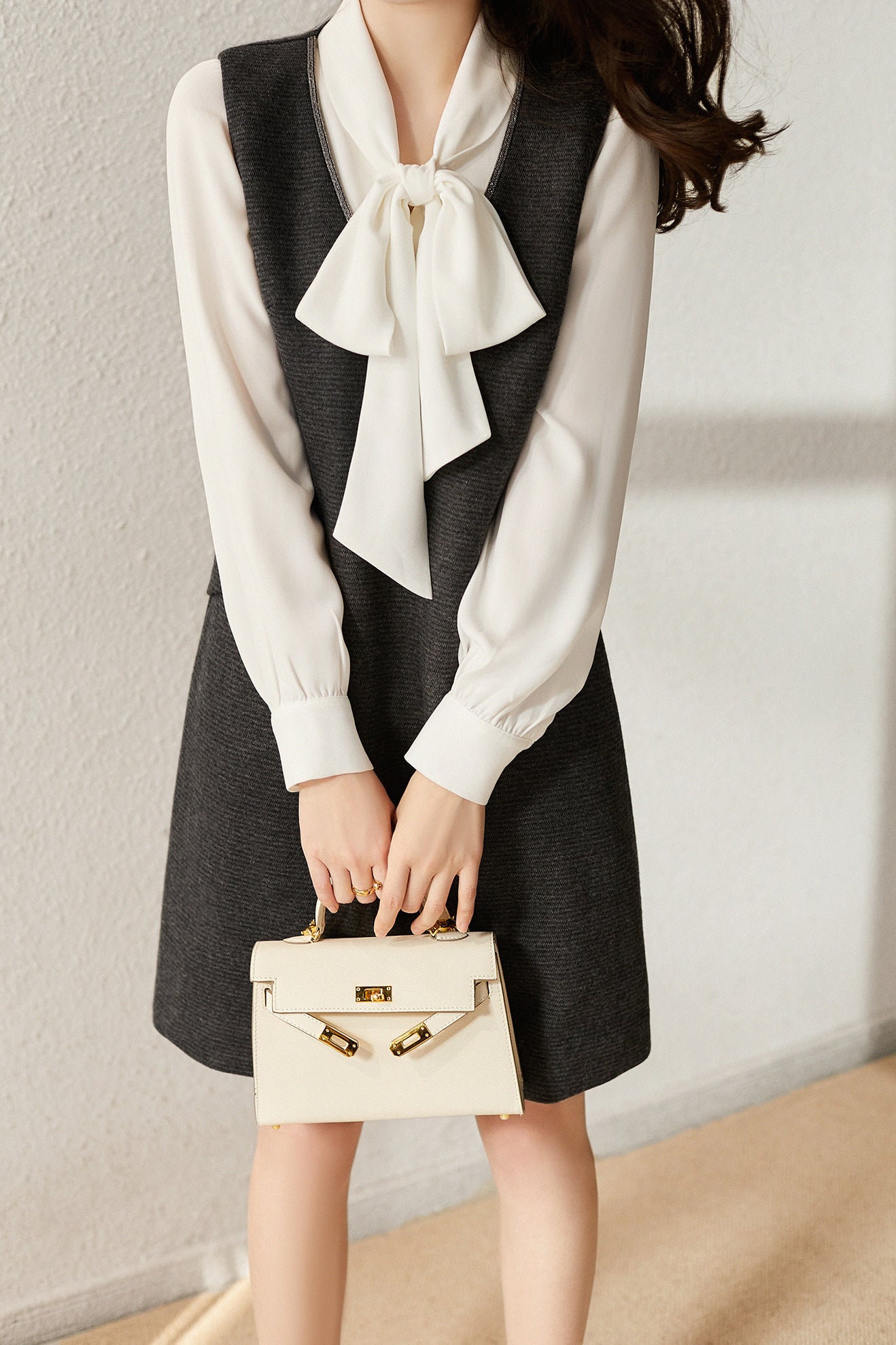 Chanel-style V-neck simple jumper skirt with lining