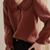 Stylish age - reducing shirt with Peter Pan collar