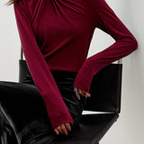 Solid color twisted-pleated mock neck bottoming shirt