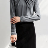 Solid color twisted-pleated mock neck bottoming shirt