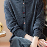 Simple solid-color knitted cardigan