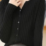 Round-neck knitted cardigan