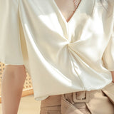 Fashionable button T-shirt