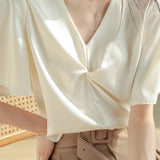 Fashionable button T-shirt