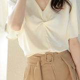 Fashionable button T-shirt