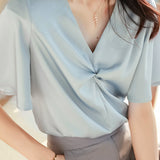 Fashionable button T-shirt