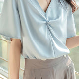 Fashionable button T-shirt