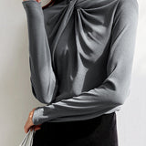 Solid color twisted-pleated mock neck bottoming shirt