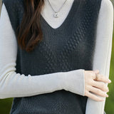 Hollow crocheted V-neck knitted vest