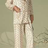 Pajama set with turndown collar, long sleeves and long pants