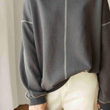 Simple casual round-neck sweatshirt with visible stitching